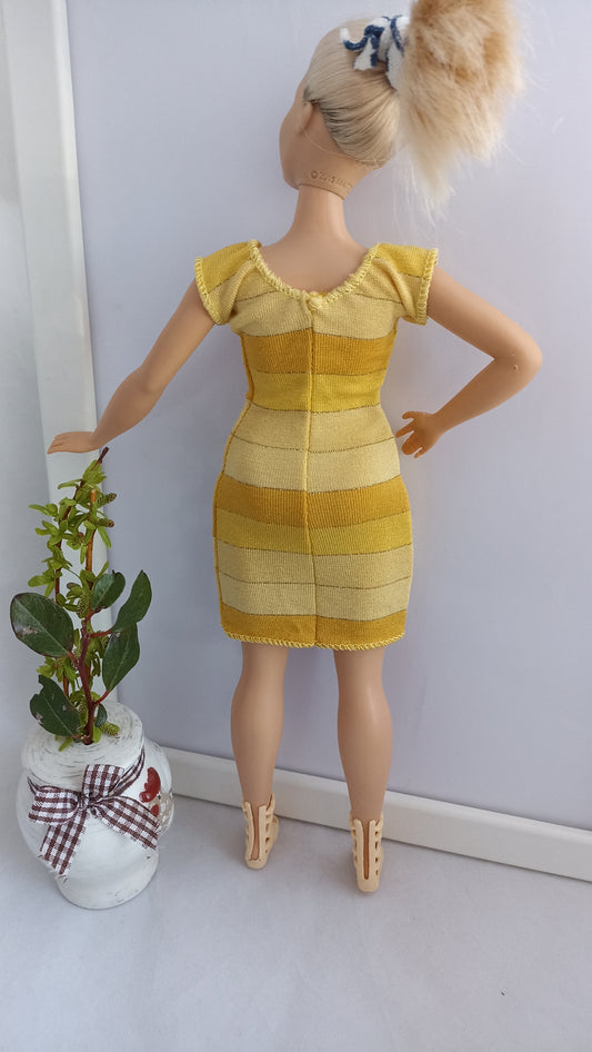 Curvy doll yellow dress, stretch.