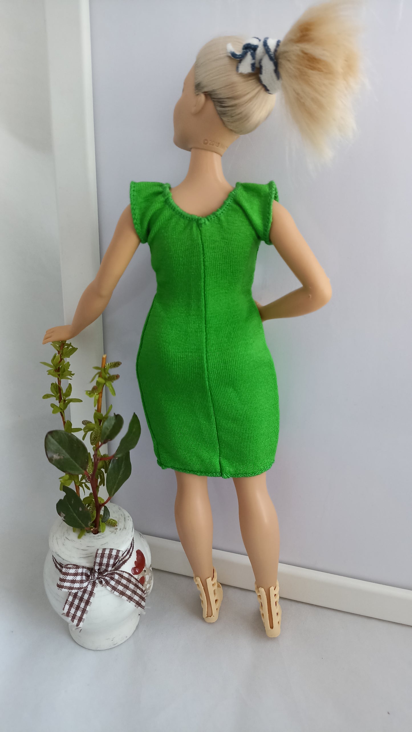 Curvy doll green dress, stretch.