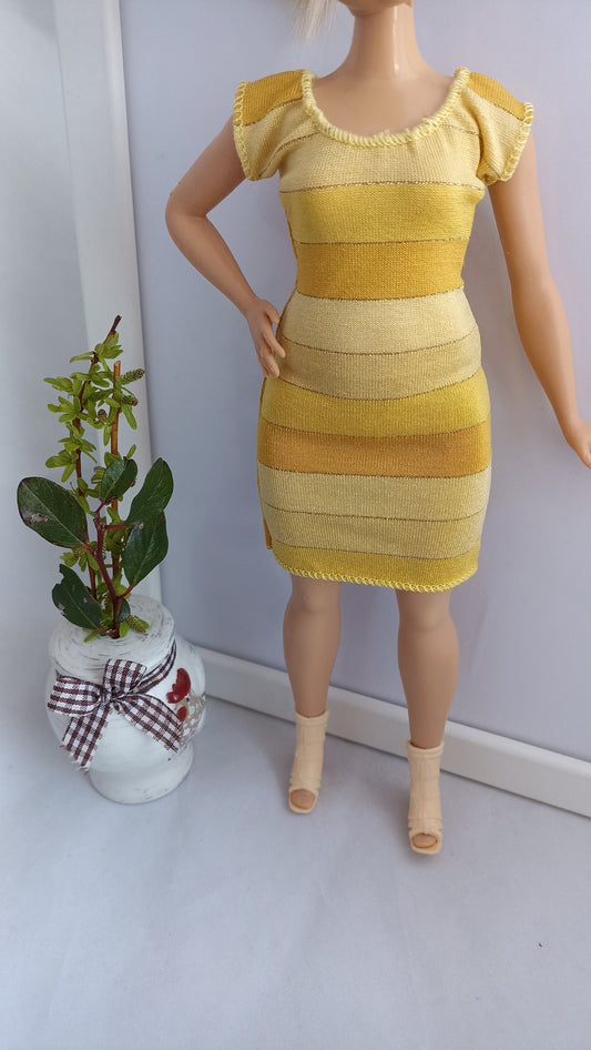 Curvy doll yellow dress, stretch.