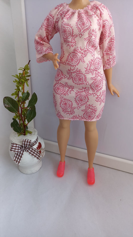 Curvy doll light with a pattern dress, stretch.