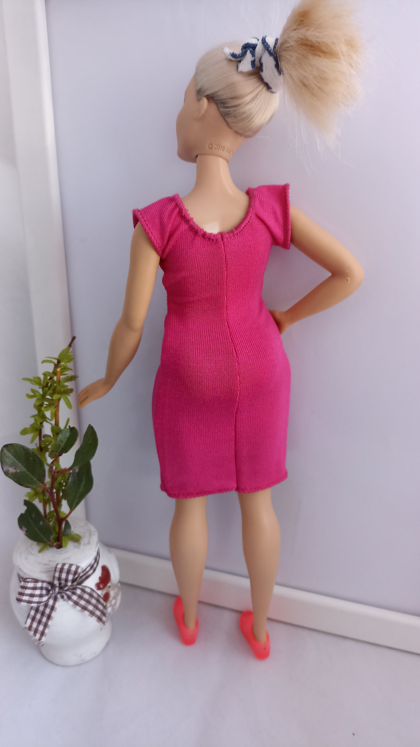 Curvy doll dress bright pink, stretch.